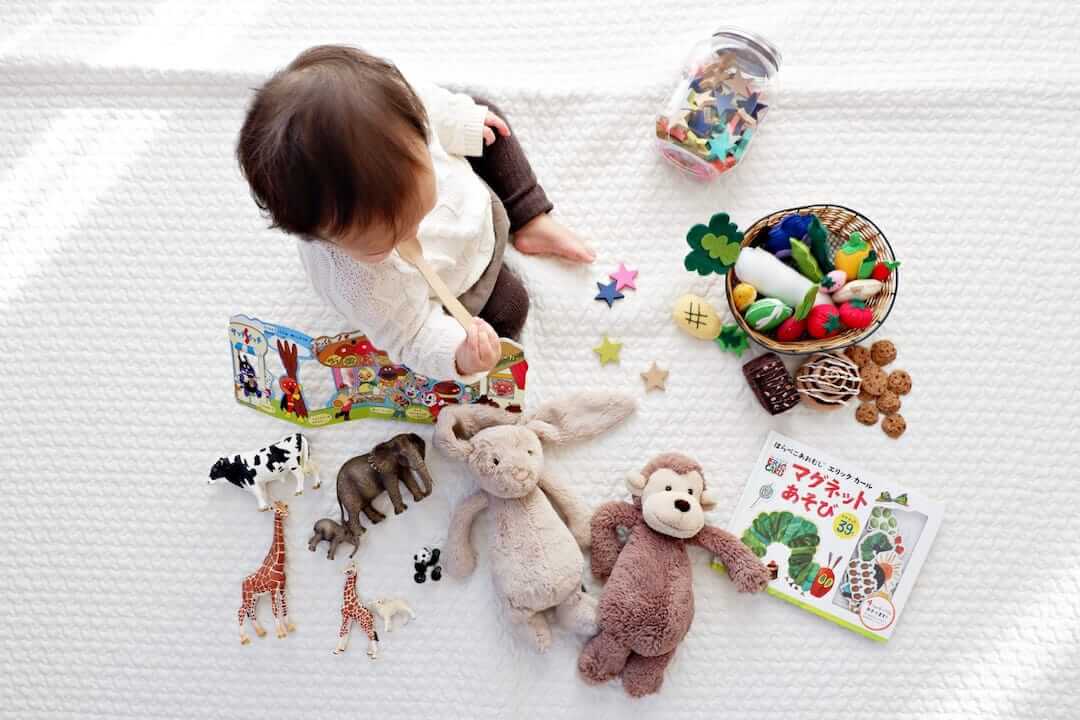 baby-with-toys